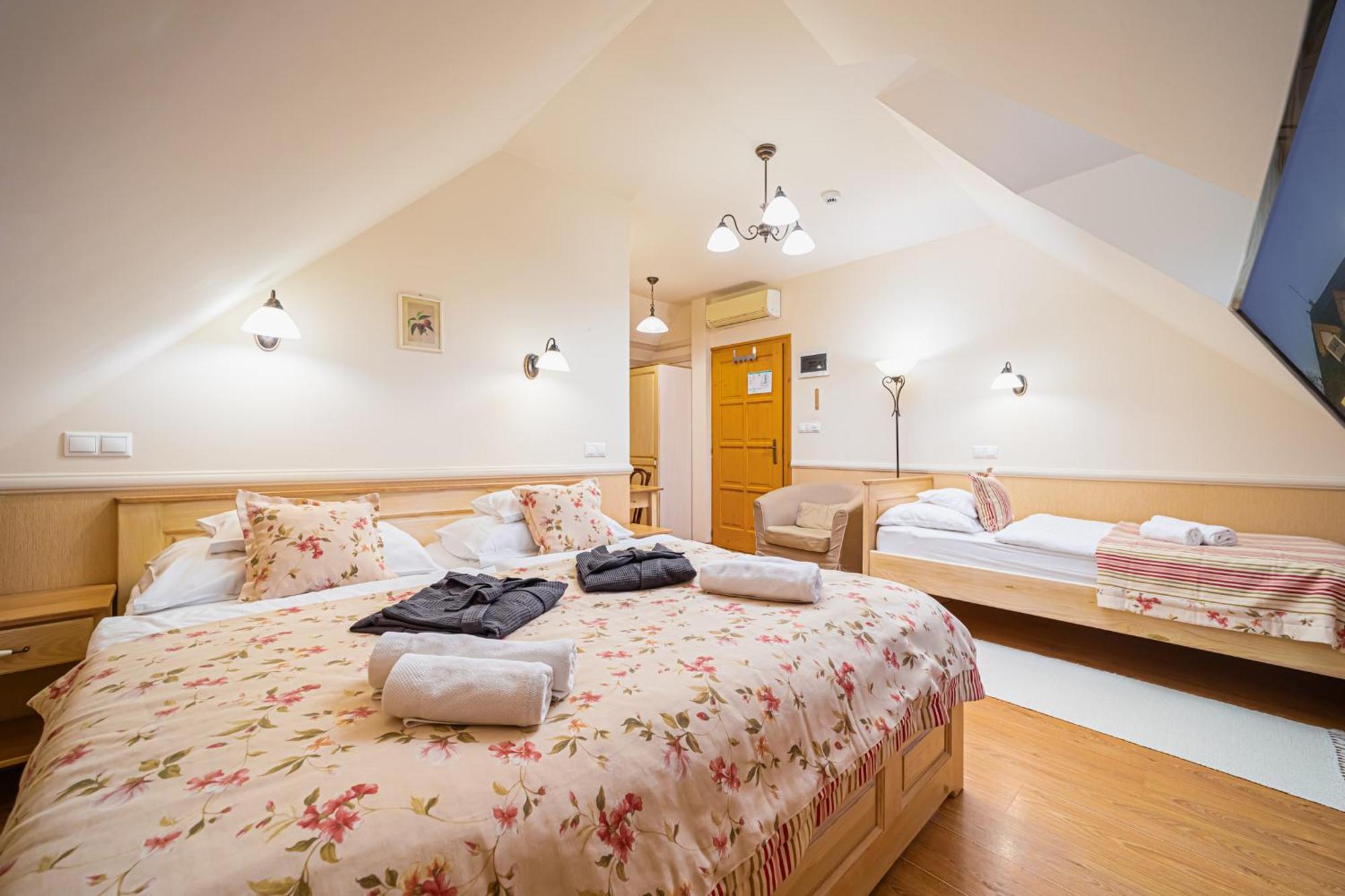 Rigotanya Relax & Wellness Panzio Buekfuerdo Otel Dış mekan fotoğraf