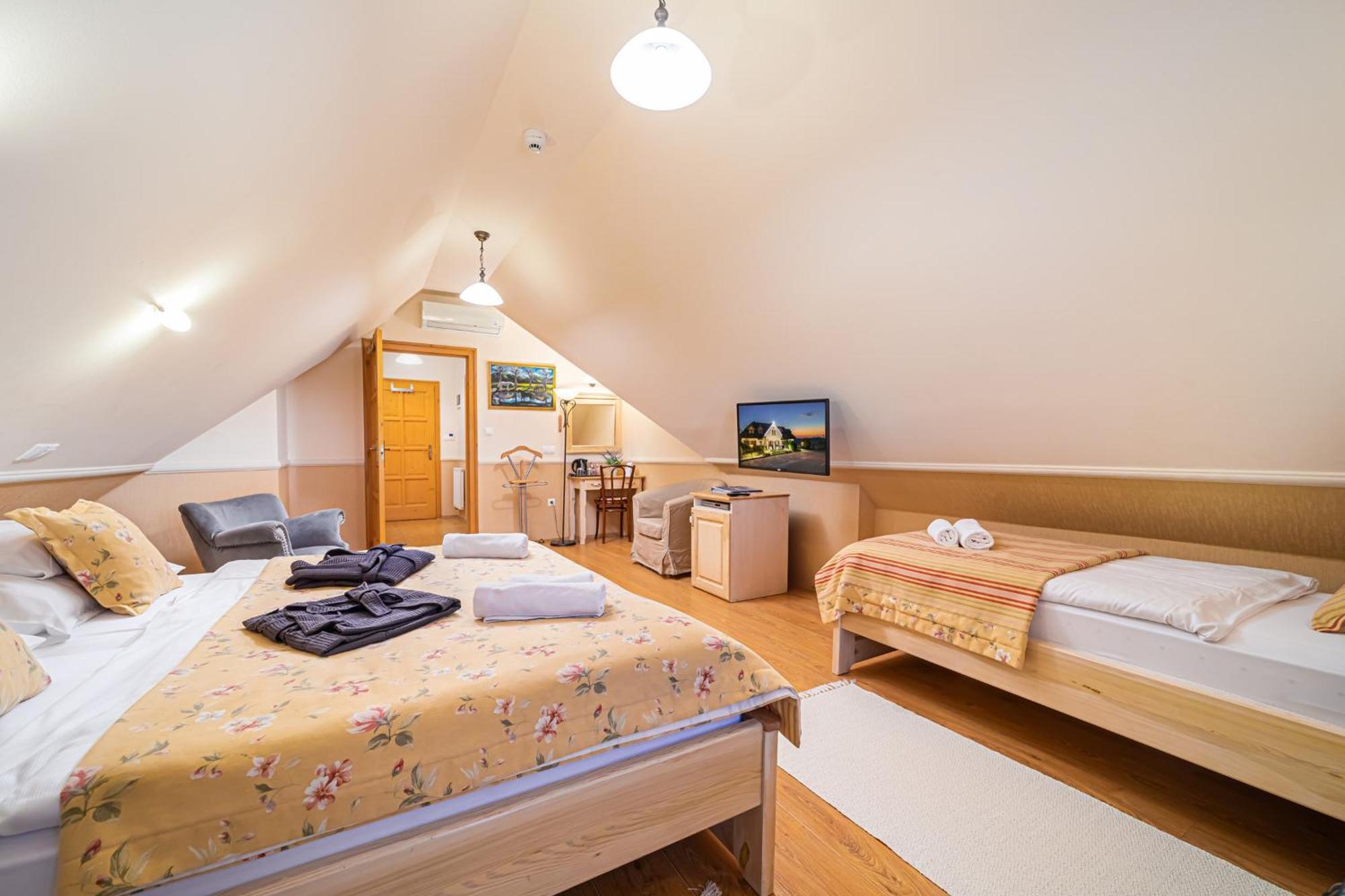 Rigotanya Relax & Wellness Panzio Buekfuerdo Otel Dış mekan fotoğraf