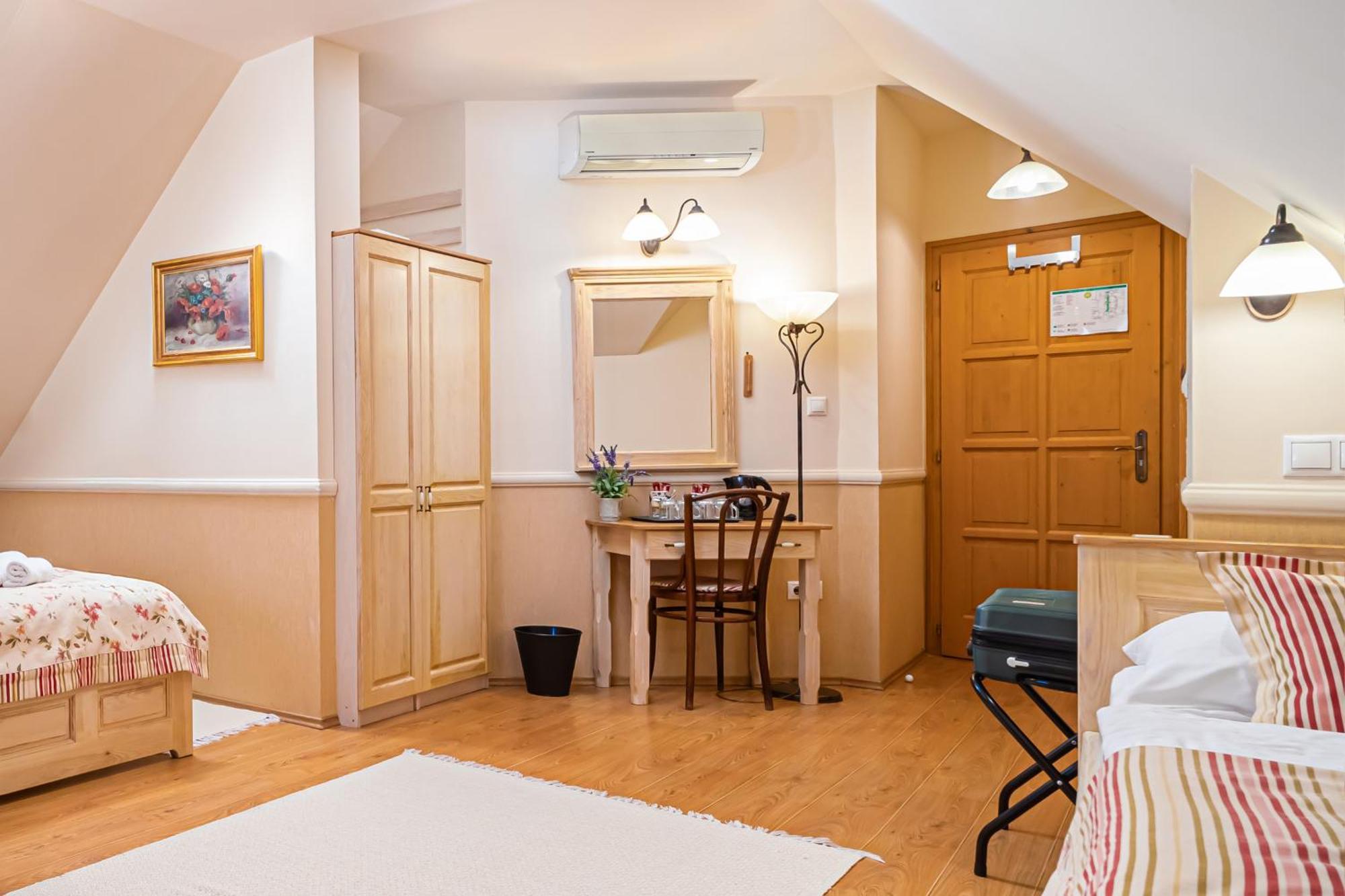 Rigotanya Relax & Wellness Panzio Buekfuerdo Otel Dış mekan fotoğraf