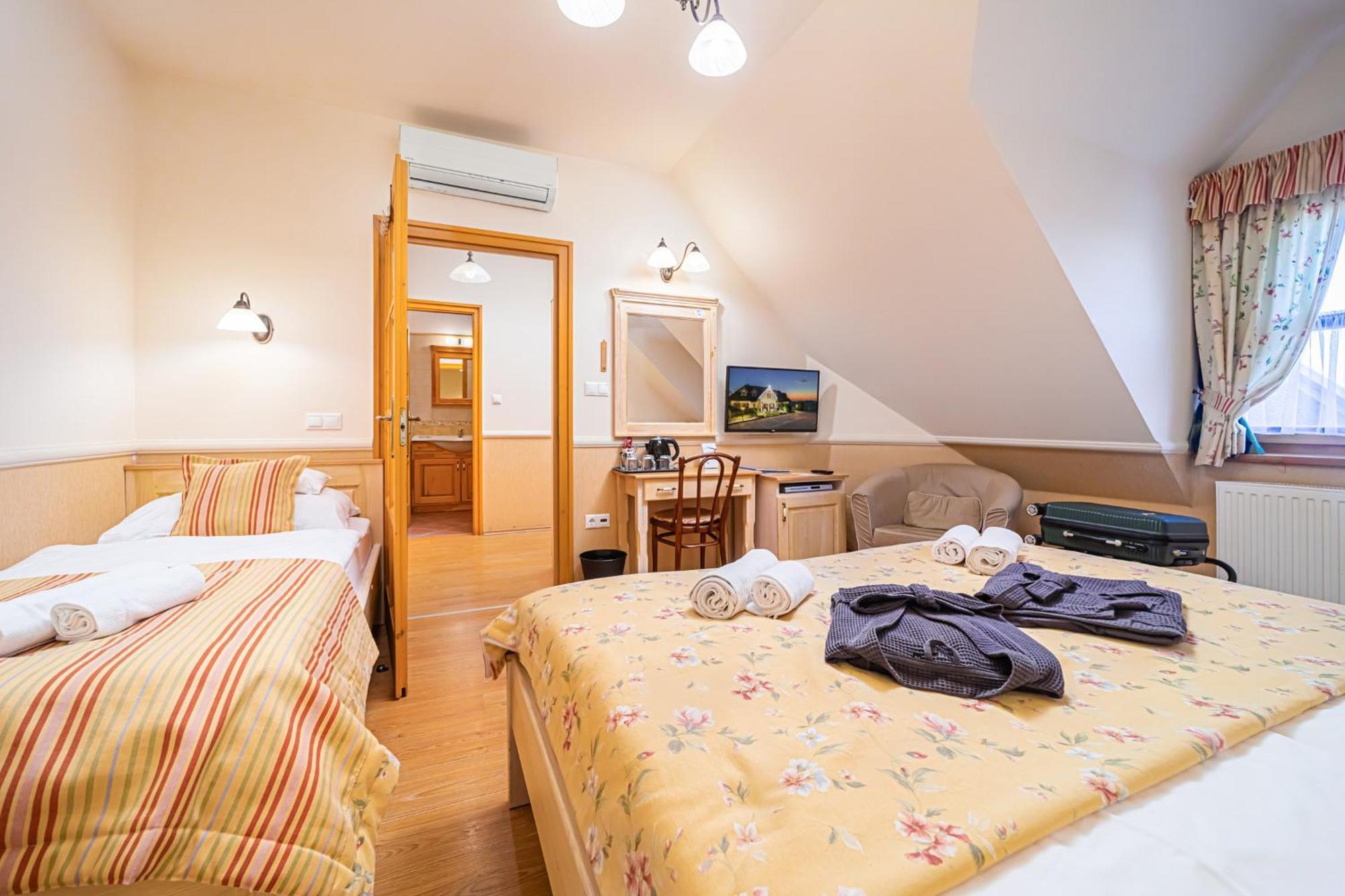 Rigotanya Relax & Wellness Panzio Buekfuerdo Otel Dış mekan fotoğraf