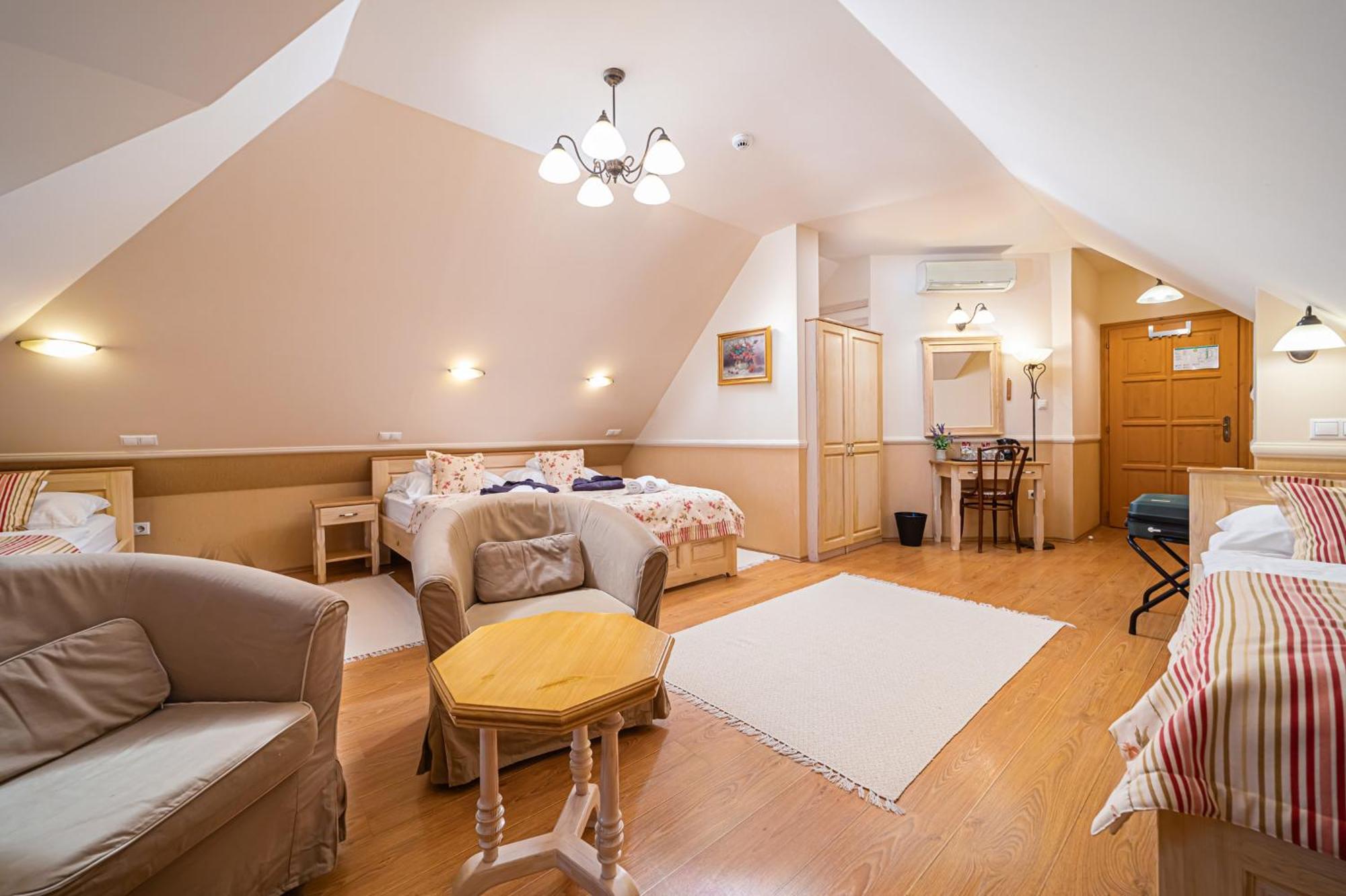 Rigotanya Relax & Wellness Panzio Buekfuerdo Otel Dış mekan fotoğraf