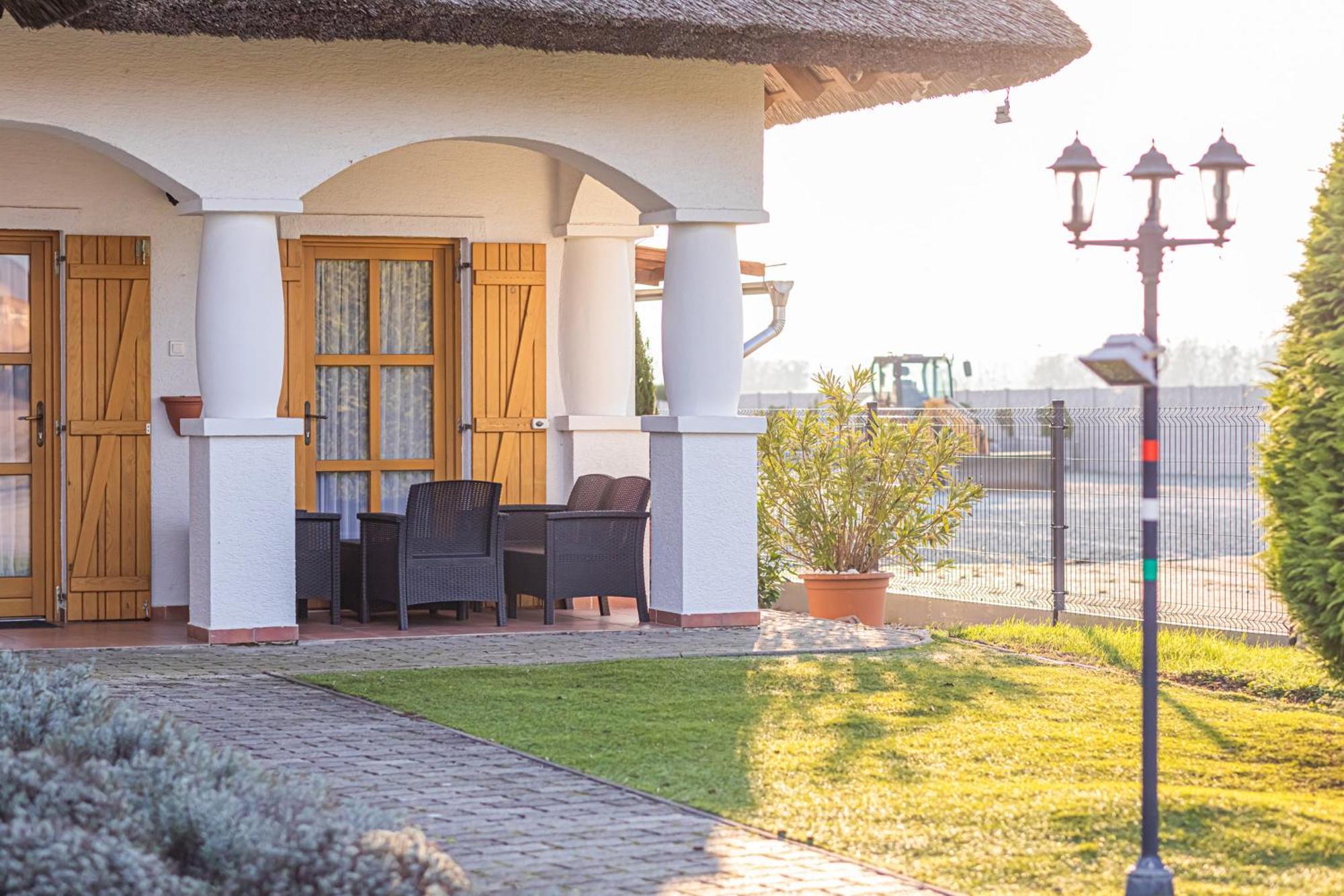 Rigotanya Relax & Wellness Panzio Buekfuerdo Otel Dış mekan fotoğraf